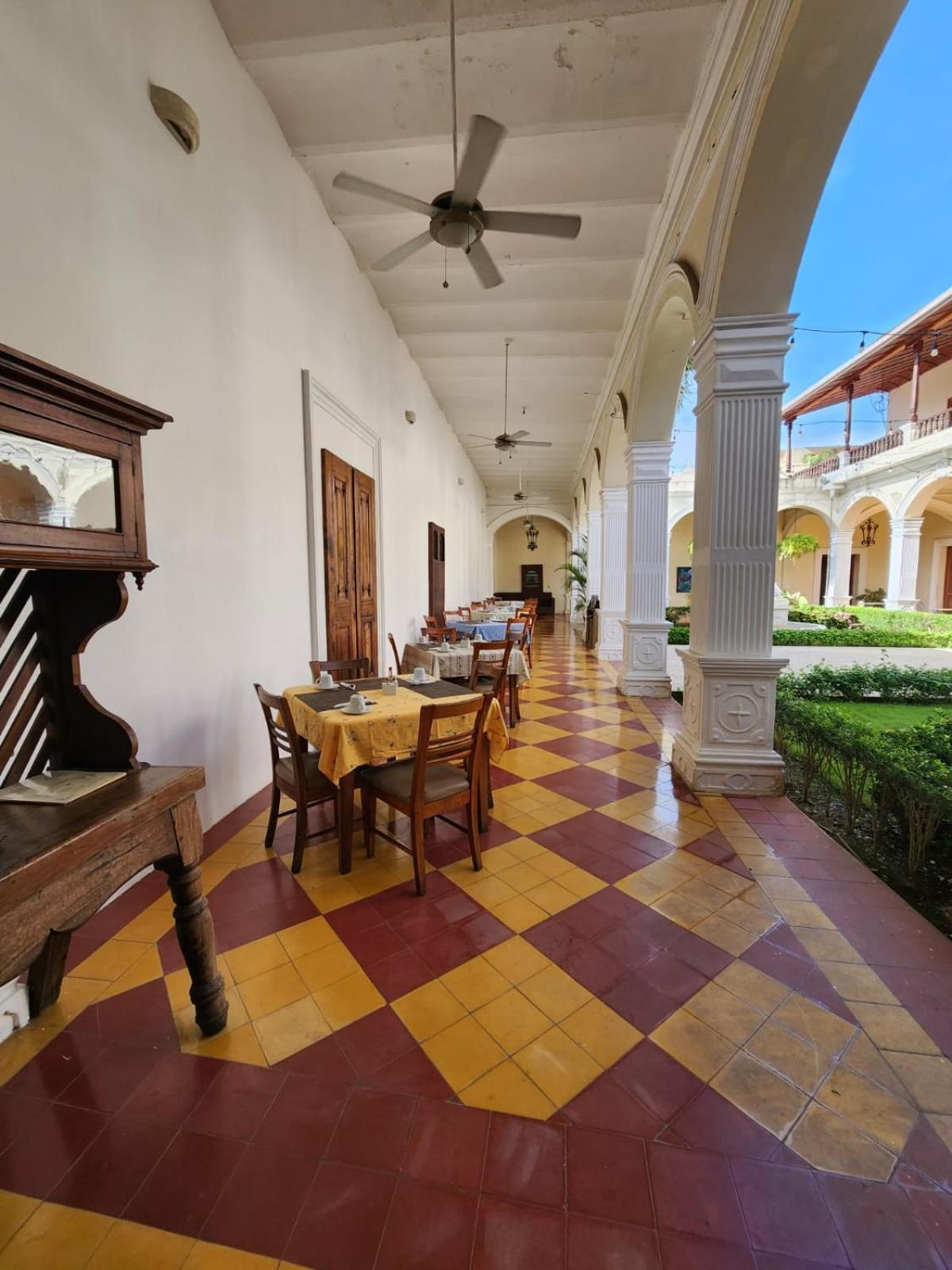 Hotel La Perla León Εξωτερικό φωτογραφία